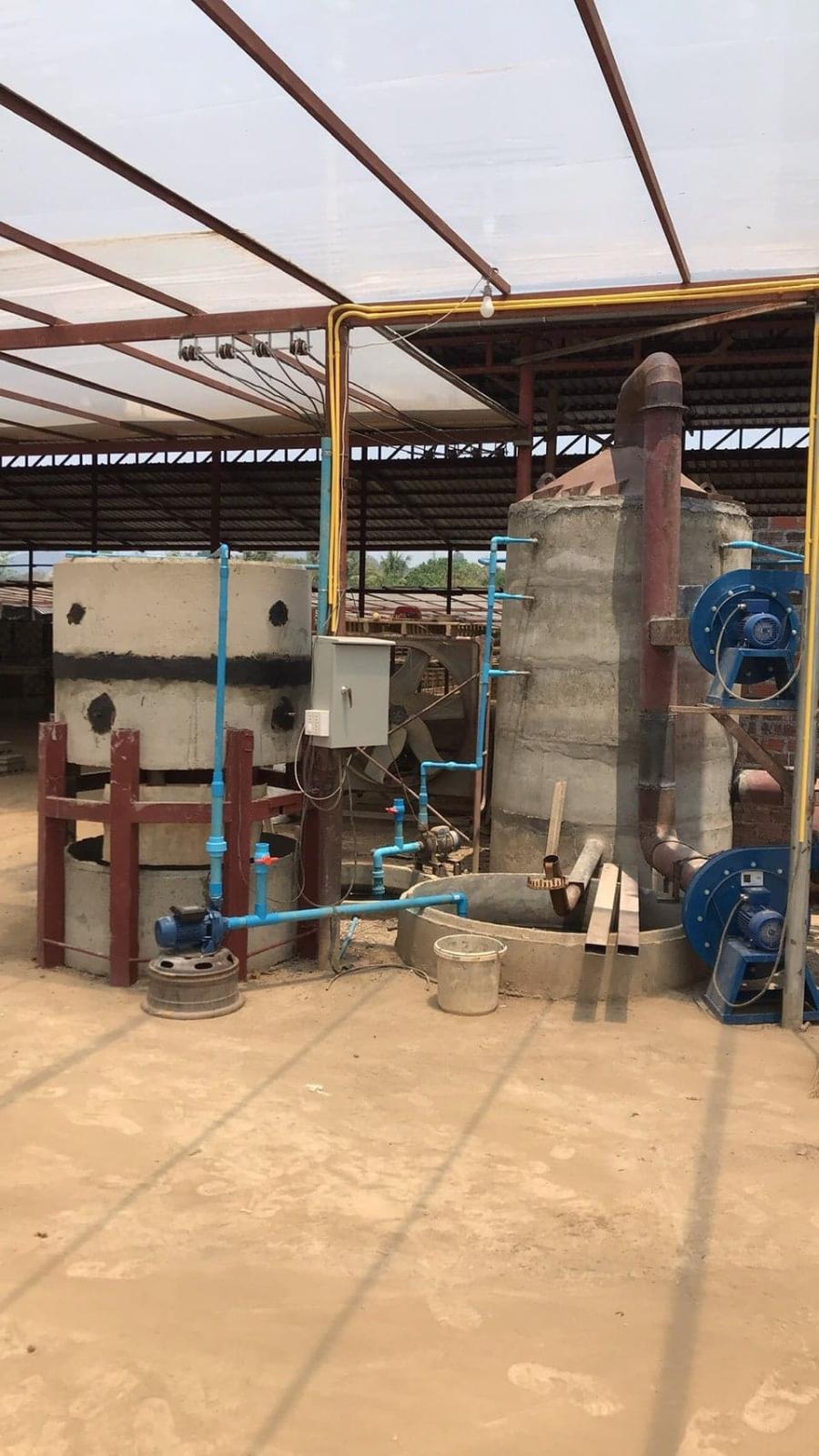 เทคโนโลยีควบคุมมลพิษอากาศที่เกิดจากเตาเผาอิฐมอญเชื้อเพลิงชีวมวลแบบถมทรายหลังเตา