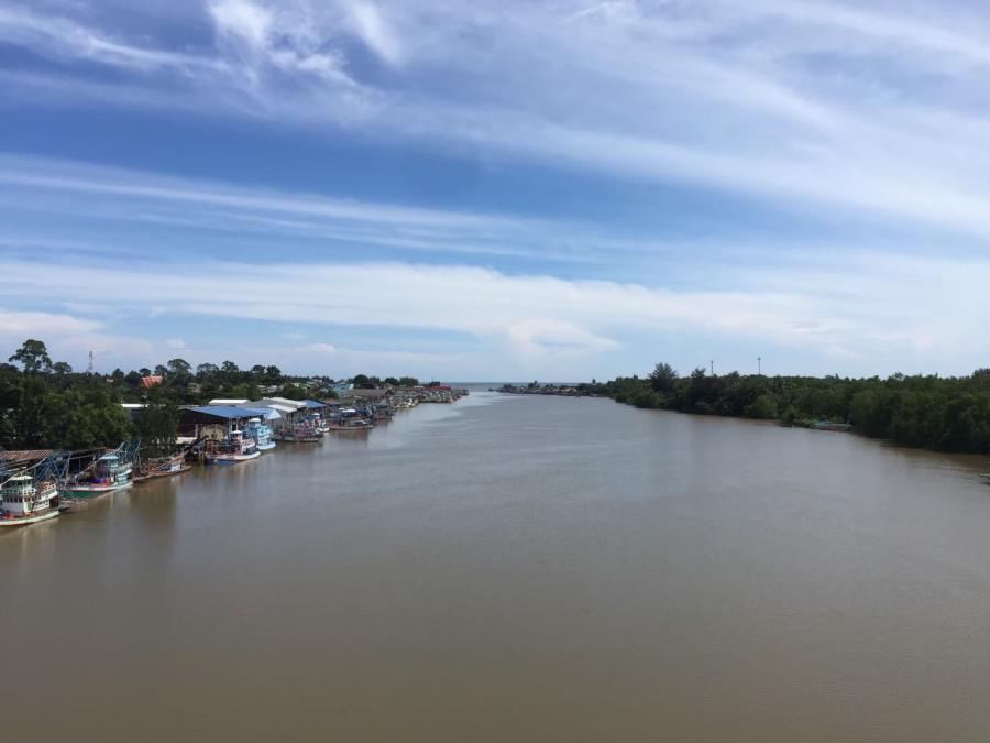 เรื่องจากปก: แม่น้ำหลังสวน ร้อยกิโลเมตรถึงอ่าวไทย